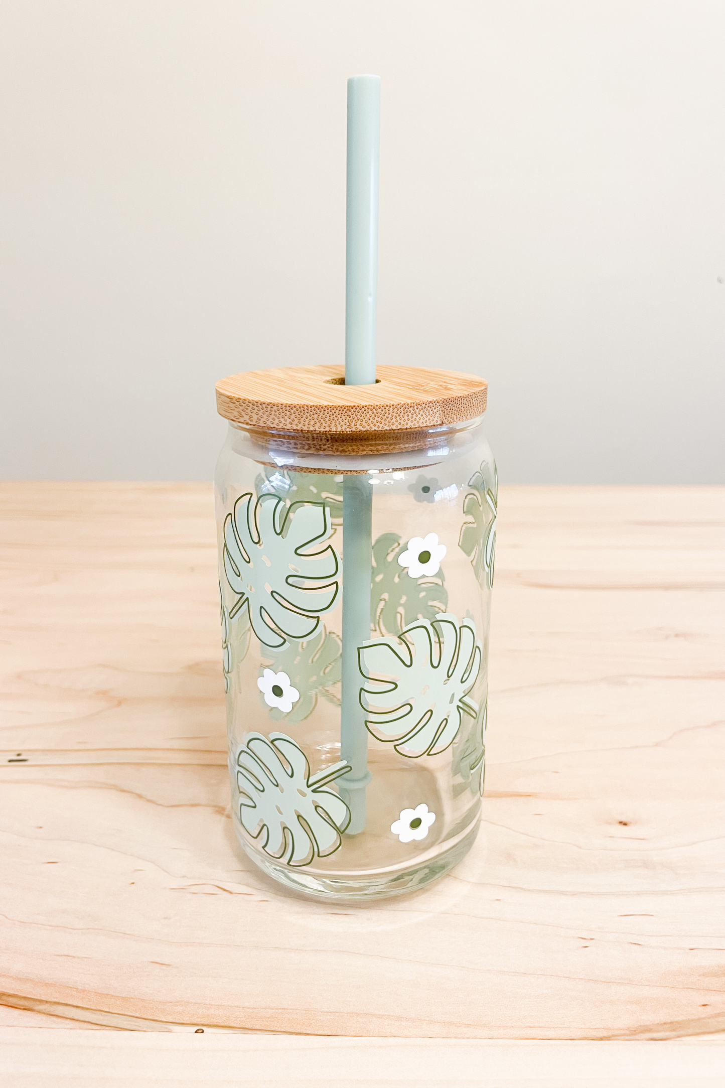 monsterra + daisy glass tumbler
